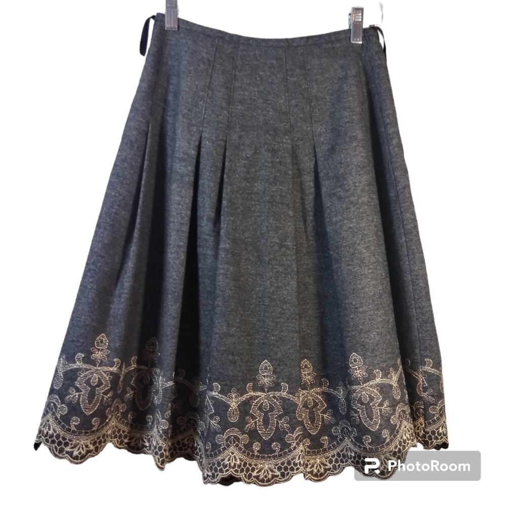 Dee Flavor Gray Pleated Gold Embroidered Wool Skirt Holiday Neutral Size Small